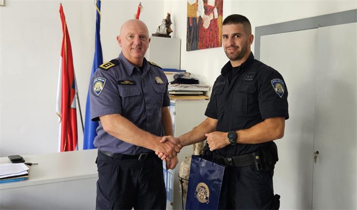 NAČELNIK POLICIJE IVAN PAVLIČEVIĆ PRIMIO NAJSPREMNIJEG POLICAJCA HRVATSKE PETRA VOLAREVIĆA