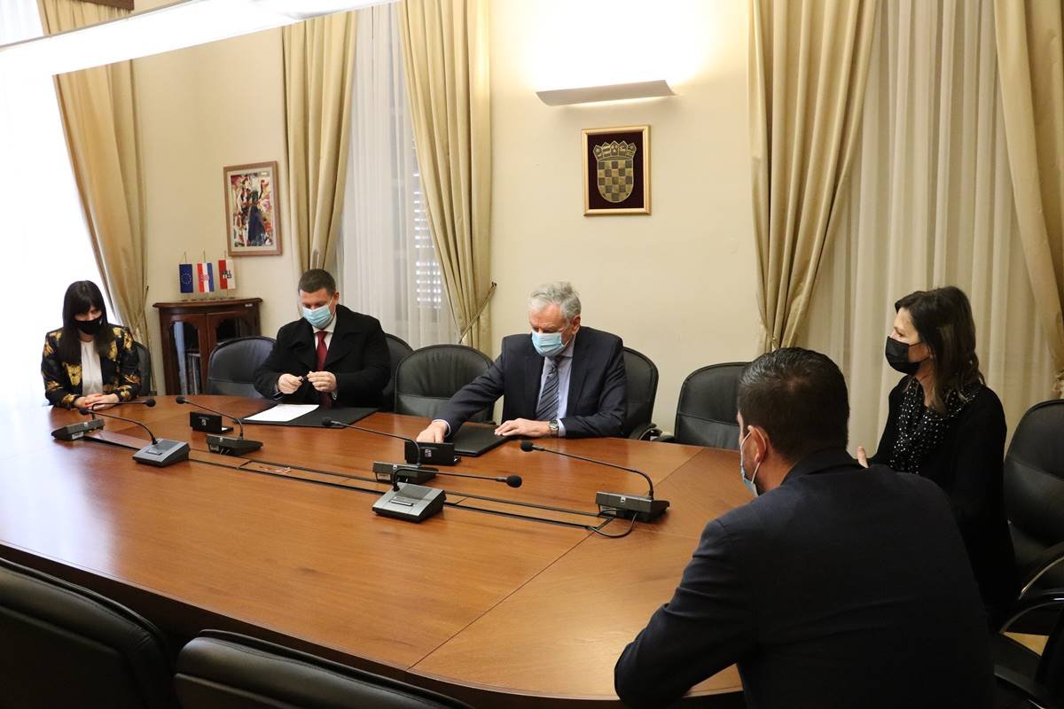 Župan Dobroslavić i ravnatelj Lulić potpisali ugovor o financiranju nadstandarda prekovremenih sati za liječnike Zavoda za hitnu medicinu