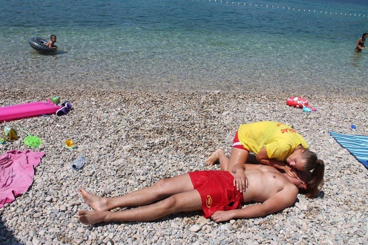 CRVENI KRIŽ: OSPOSOBLJAVANJE SPASILACA; PRIJAVITE SE