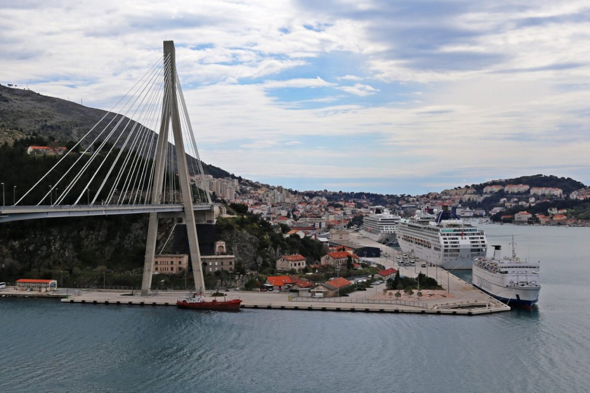 SLJEDEĆA DVA MJESECA PREDVIĐENI RADOVI OD MOSTA DO SOLSKE BAZE, PROMET ĆE SE PREUSMJERITI KROZ LUKU