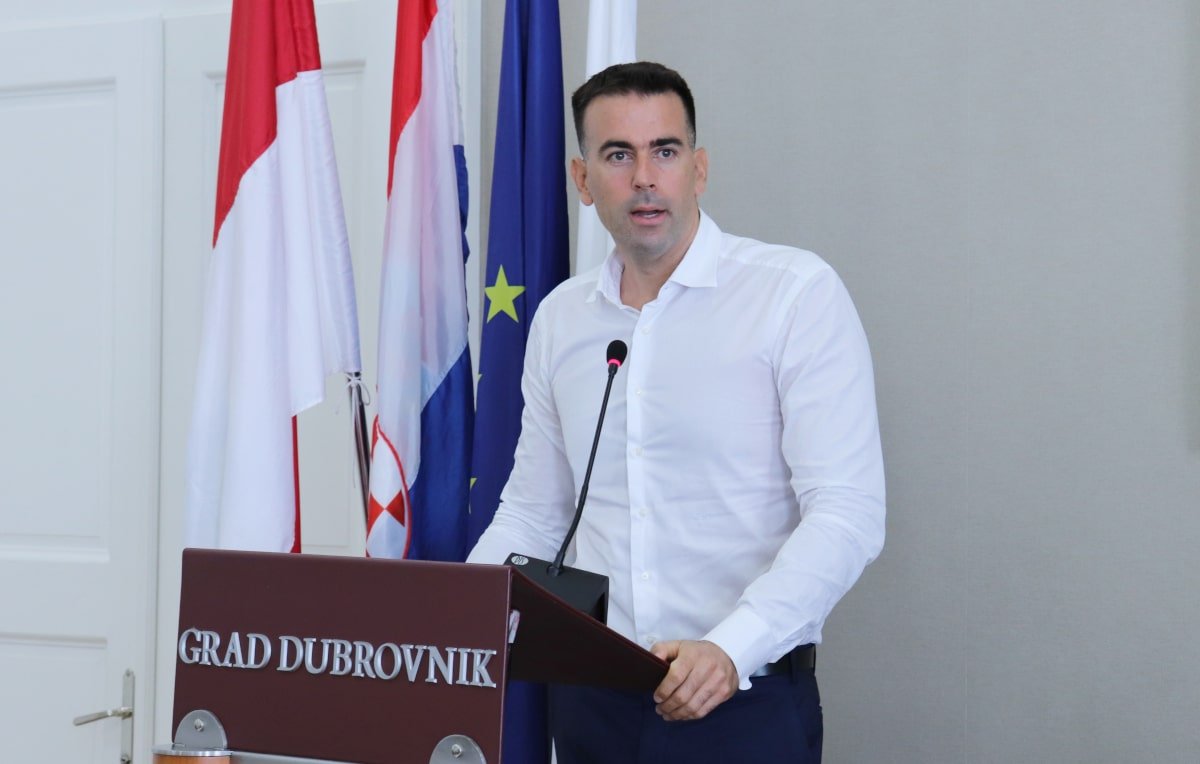 KULTURNJACI I TZ SU MU META, SPORT OPSESIJA, A NAJBOLJE JE OPISAO ŠTO SE DOGODILO U UVALI LAPAD