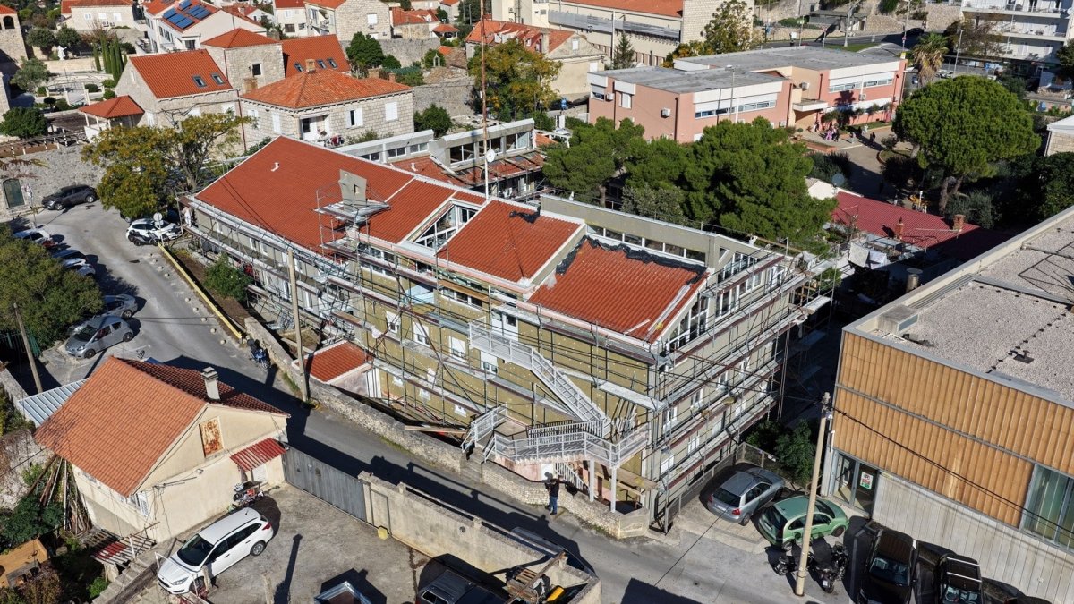 RADOVI NA OBNOVI OŠ MARINA DRŽIĆA IDU PO PLANU