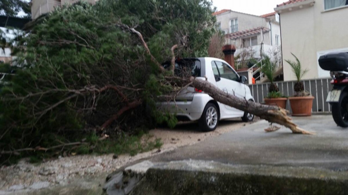 Zamjenik gradonačelnika Dubrovnika Željko Raguž o nevremenu: Dobro smo prošli, ali sve službe su i dalje u pripravnosti