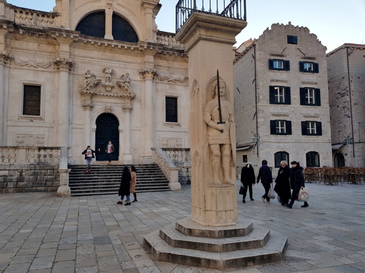 Proglašenje Orlandove godine dok mu se sprema demontaža spomenik je vlastitoj gluposti
