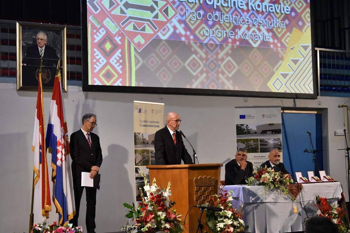 BOŽO LASIĆ UZ DAN OPĆINE POBROJAO PROJEKTE