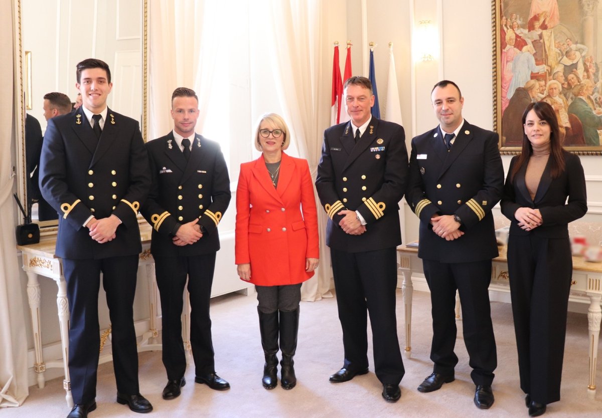 PRIMANJE ZA ZAPOVJEDNIKA I POSADU NIZOZEMSKE FREGATE U GRADU DUBROVNIKU