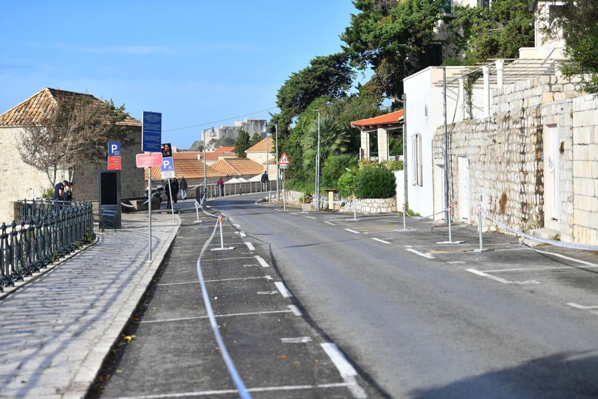 KOLIKO SU ISTICALI UKRAJINSKE ZASTAVE NA PROFILIMA BILO JE ZA OČEKIVATI DA DUBROVČANI POHRLE NA ULICE POZDRAVITI ZELENSKOG, ALI TO SE NIJE DOGODILO
