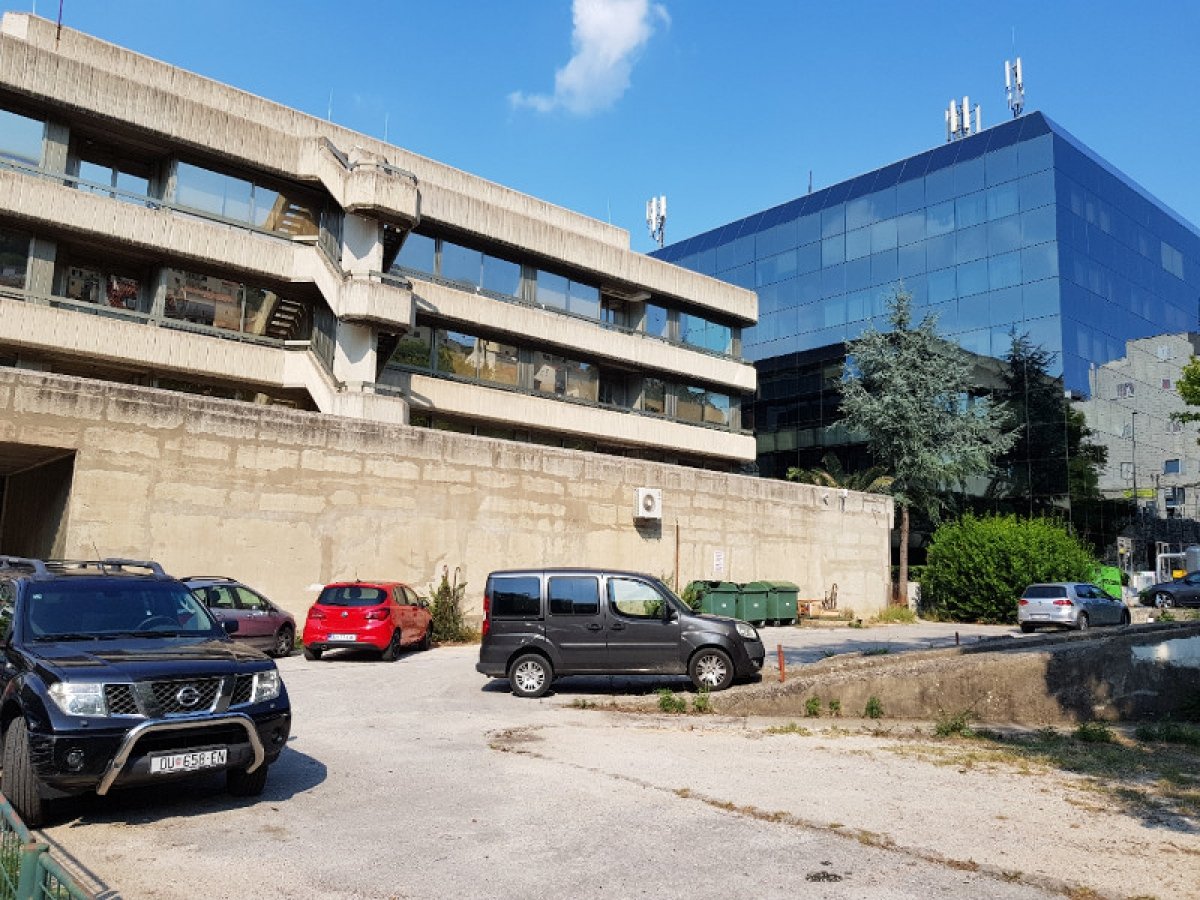Grad planira izgraditi garažu iza OTP banke i DTS-a