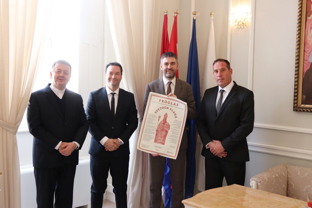 FESTANJULI URUČILI PROGLAS GRADONAČELNIKU MATU FRANKOVIĆU