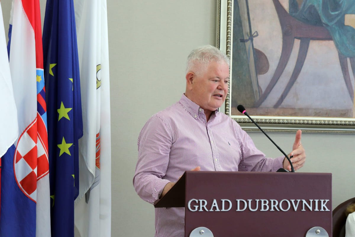 VLAHUŠIĆ TRAŽI VRAĆANJE SUBVENCIJA ZA LETOVE I CESTARINU TE POVEĆANJE SUBVENCIJA PODSTANARIMA