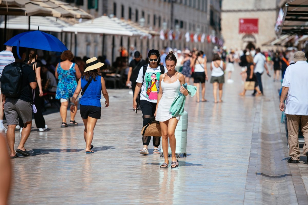 I U SRPNJU I OD POČETKA GODINE DUBROVNIK BILJEŽI VEĆI TURISTIČKI PROMET