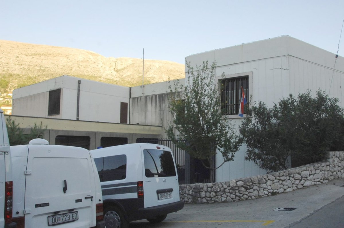 U DUBROVAČKOM ZATVORU PREMINUO 22-GODIŠNJAK NAKON ŠTO SU MU DRUGI ZATVORENICI DALI METADON