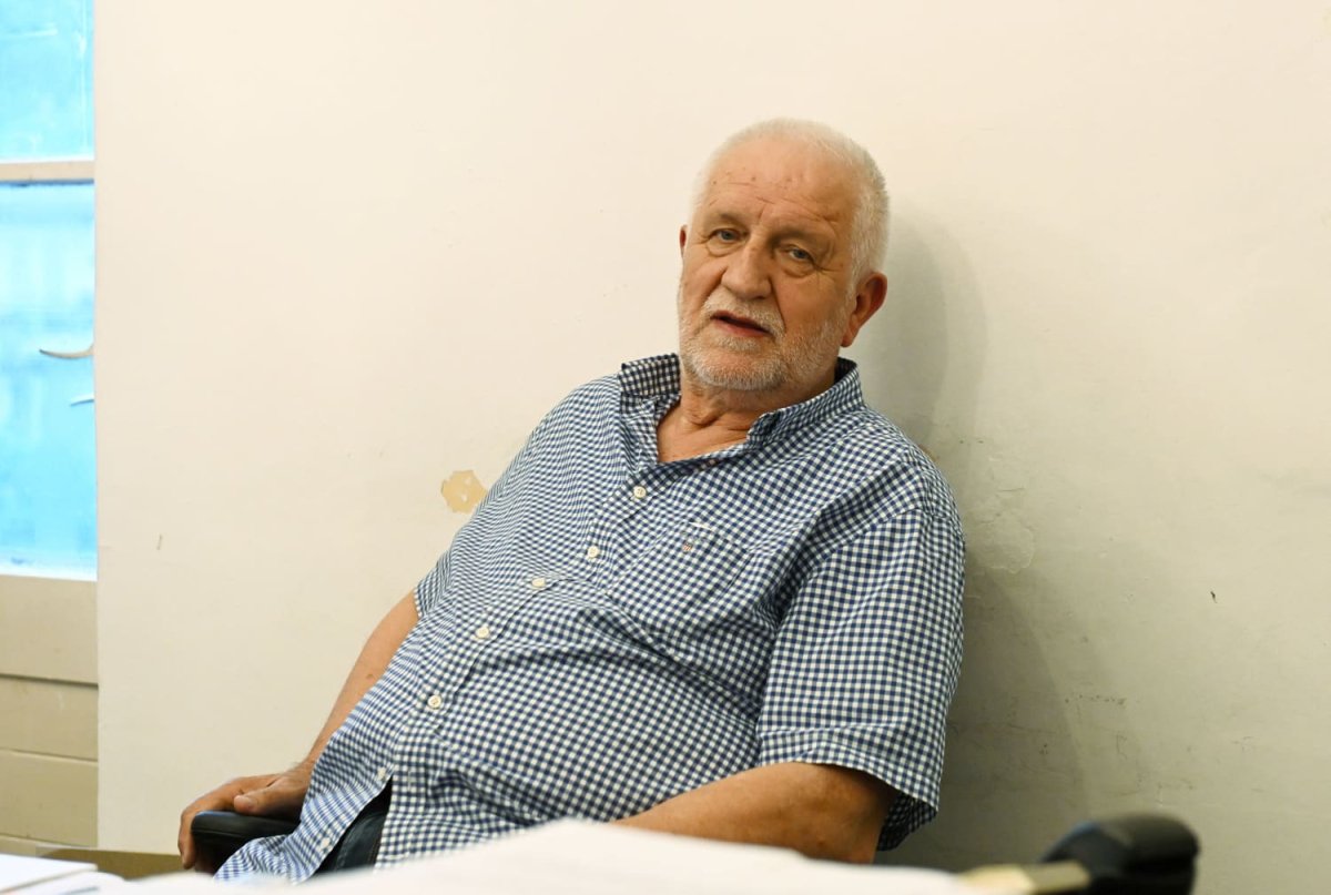 PODGUZNE MUHE VIĆANU SU PRIŠAPNULE DA BI TO BILO URNEBESNO SMIJEŠNO