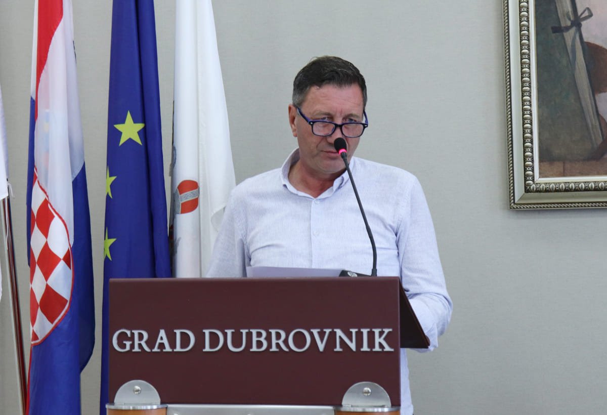 SKORO PA DA SMO I ZABORAVILI DA JE BIO VIJEĆNIK, TOLIKO JE BIO AKTIVAN
