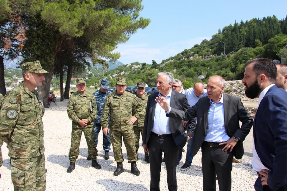Ministar obrane Krstičević obišao radove na vojarni u Pločama