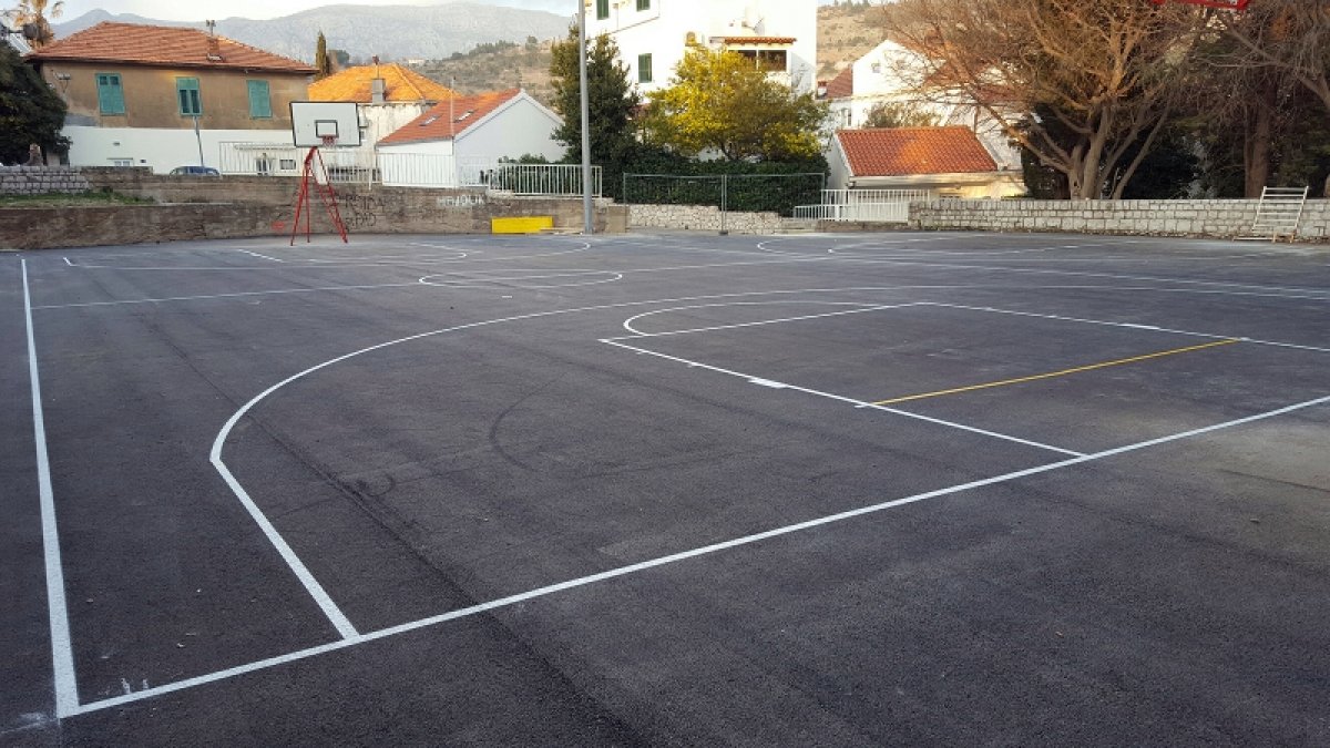 Završeni radovi na uređenju igrališta Pomorske škole