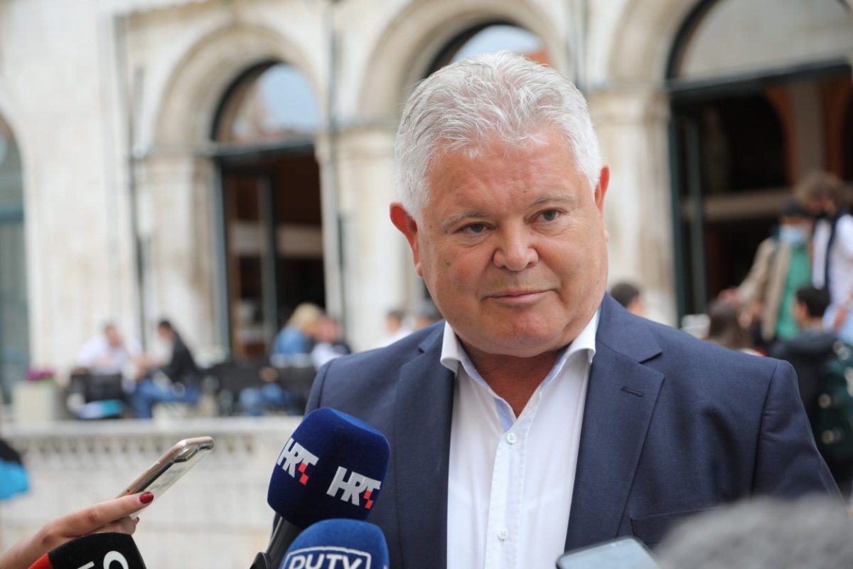 VLAHUŠIĆ TVRDI DA BI BEZ APARTMANA U DUBROVNIKU BILO MANJE STANOVNIKA