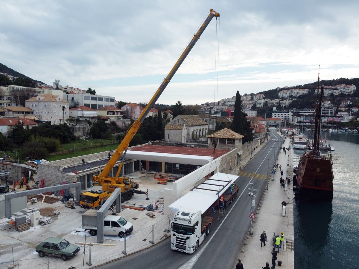 ODGAĐAJU SE NAJAVLJENI RADOVI NA PLACI U GRUŽU, KAO I REGULACIJA PROMETA UZ NJIH