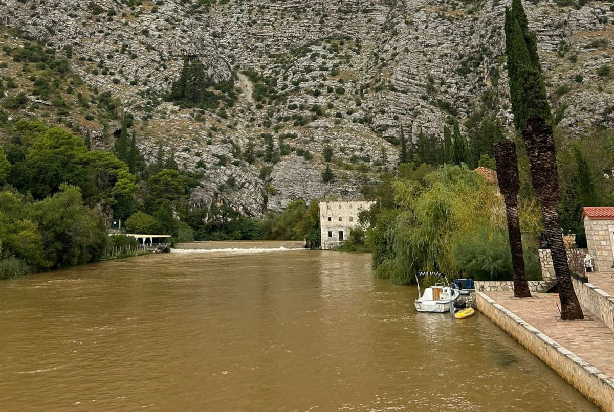 OMBLA JE MUTNA, MATUŠIĆ KAŽE 25 PUTA VIŠE OD DOZVOLJENOG, ALI PROČISTAČ SPAŠAVA SITUACIJU