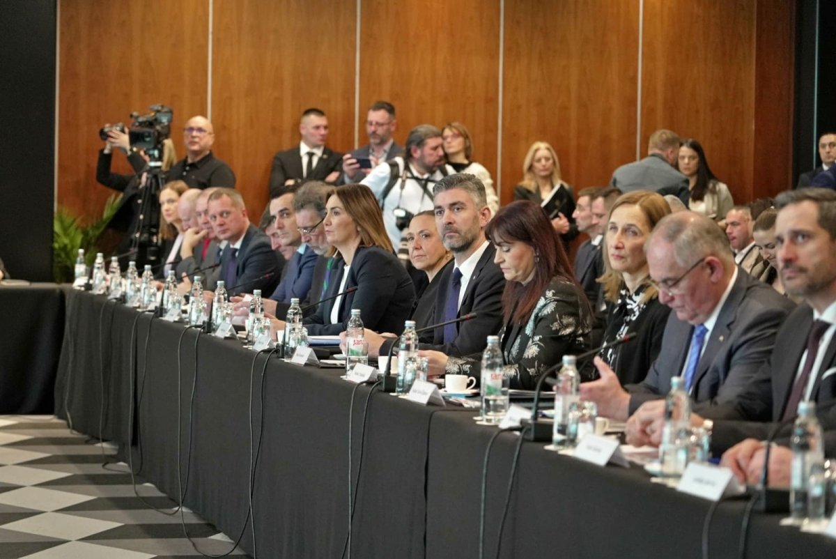 FRANKOVIĆ NA SASTANKU S PREMIJEROM NAGLASIO DUBROVAČKU STANOGRADNJU