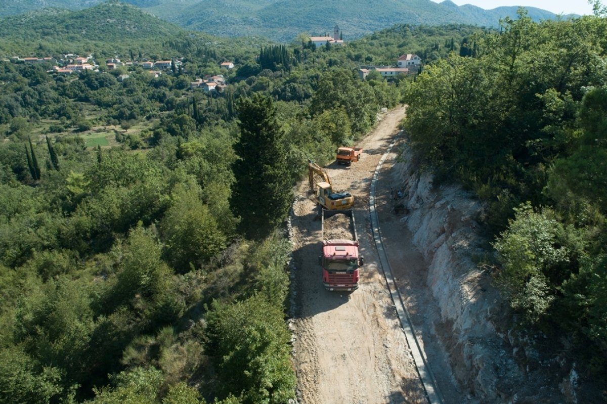 Uređuje se tri kilometra duga cesta Kliševo - Mrčevo