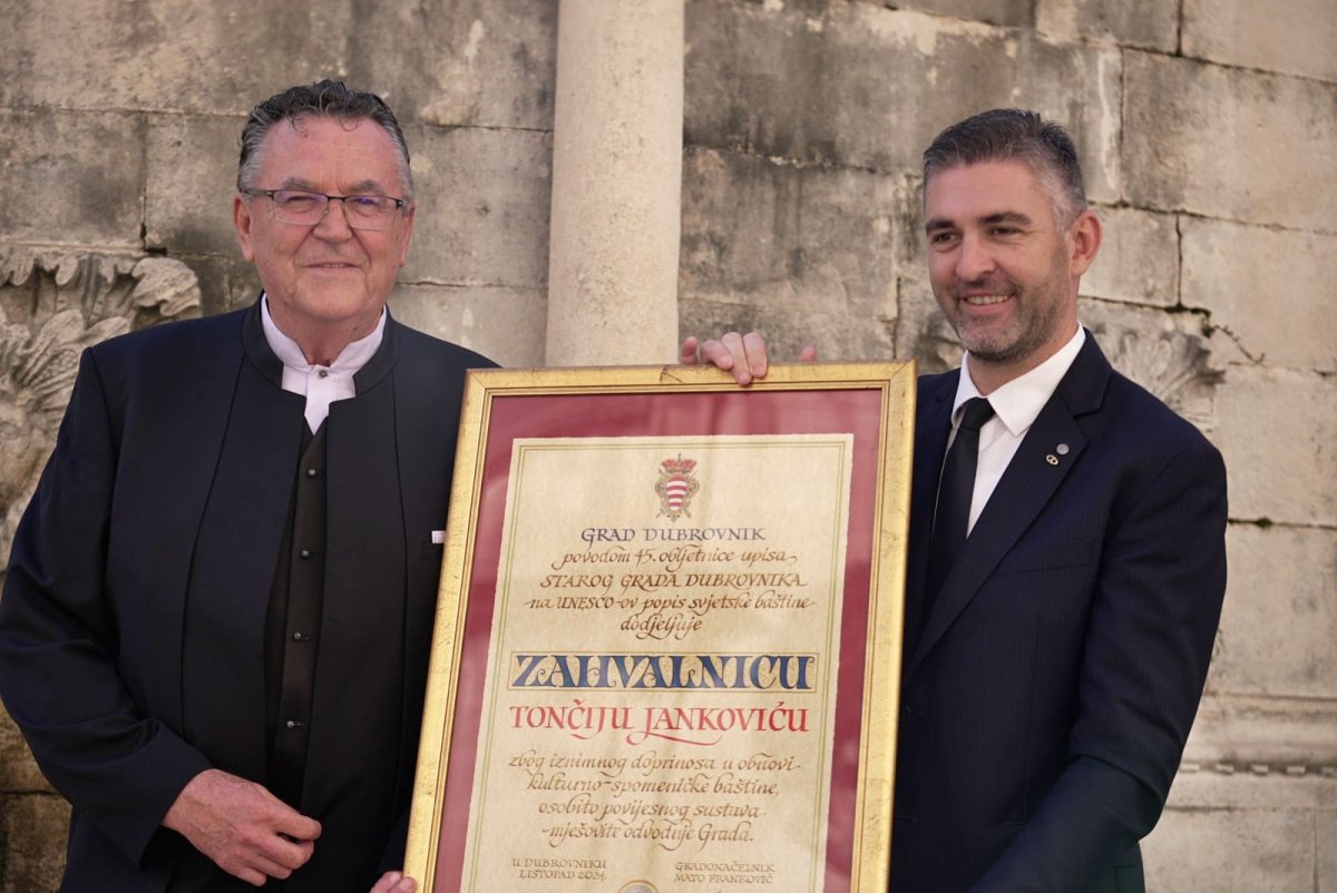 GRADONAČELNIK FRANKOVIĆ URUČIO PRIZNANJE VLASNIKU TVRTKE ANAFORA