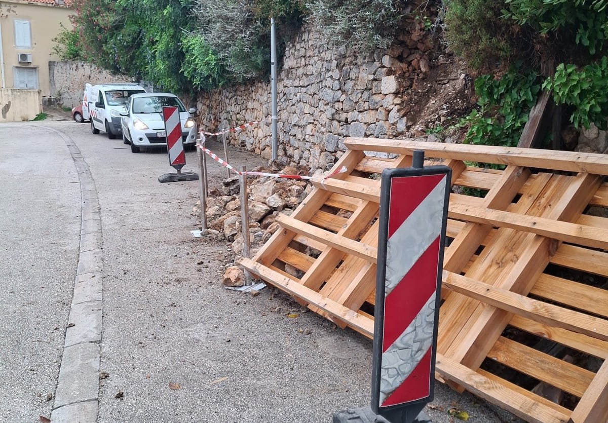 POČINJE SANACIJA POTPORNOG ZIDA U ULICI VLAHA BUKOVCA