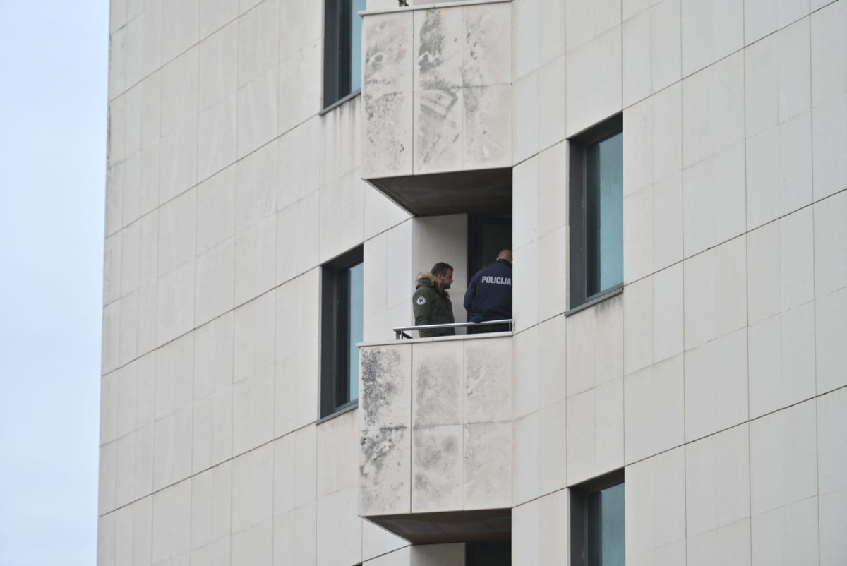 ISTRAŽITELJI U UREDU VIKTORIJE KNEŽEVIĆ