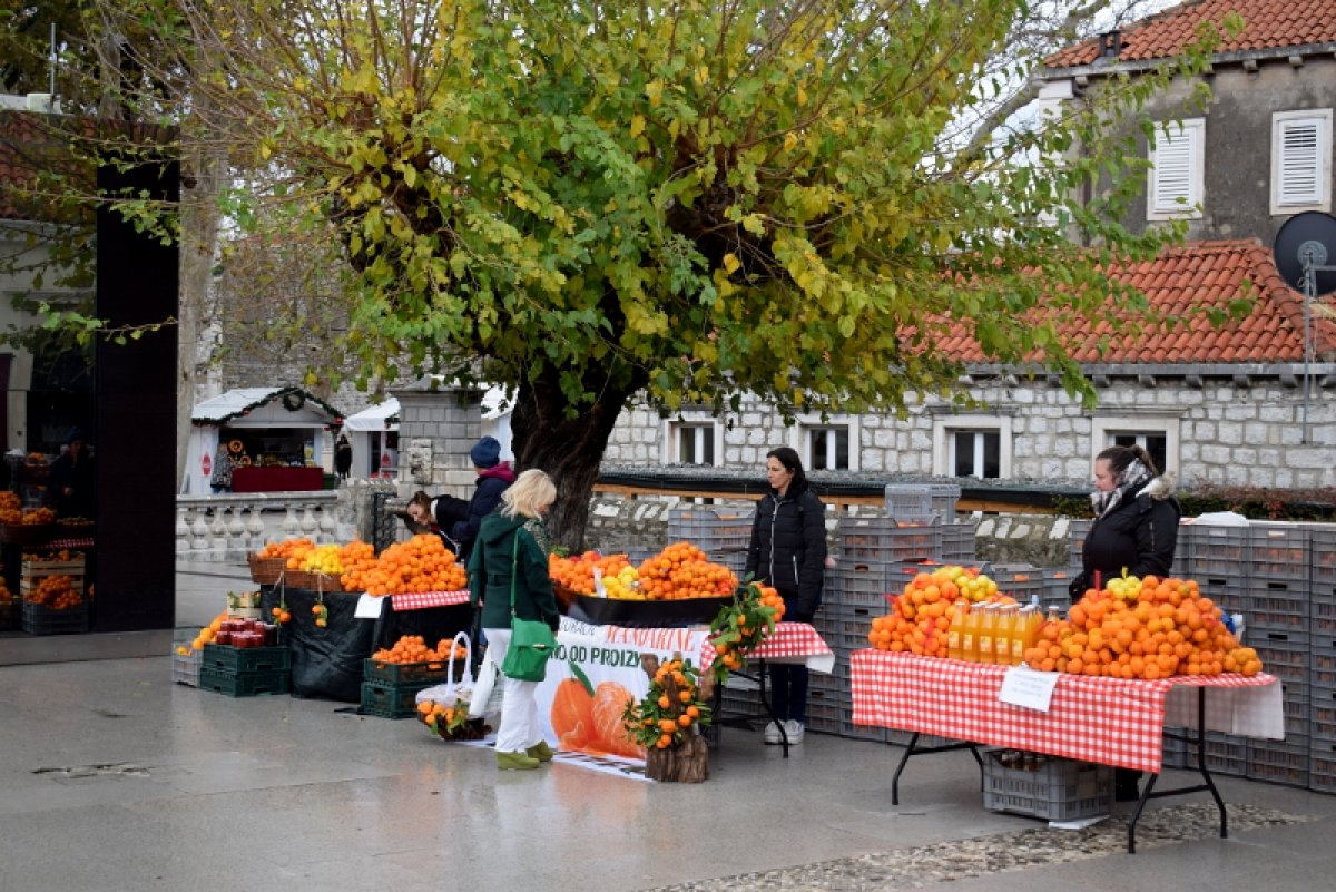 Prodaja narančina na Pilama