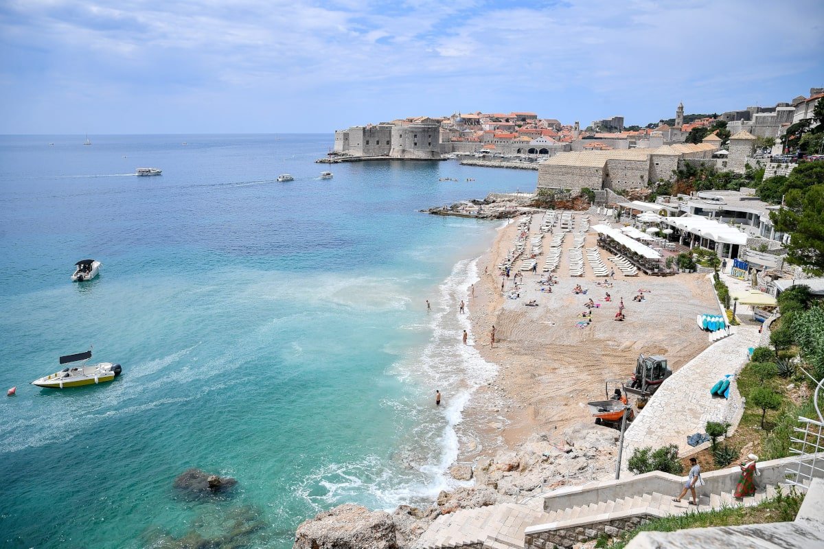 ZAKON NOVI – PROBLEMI NA PLAŽAMA STARI: SAMOVOLJA KONCESIONARA