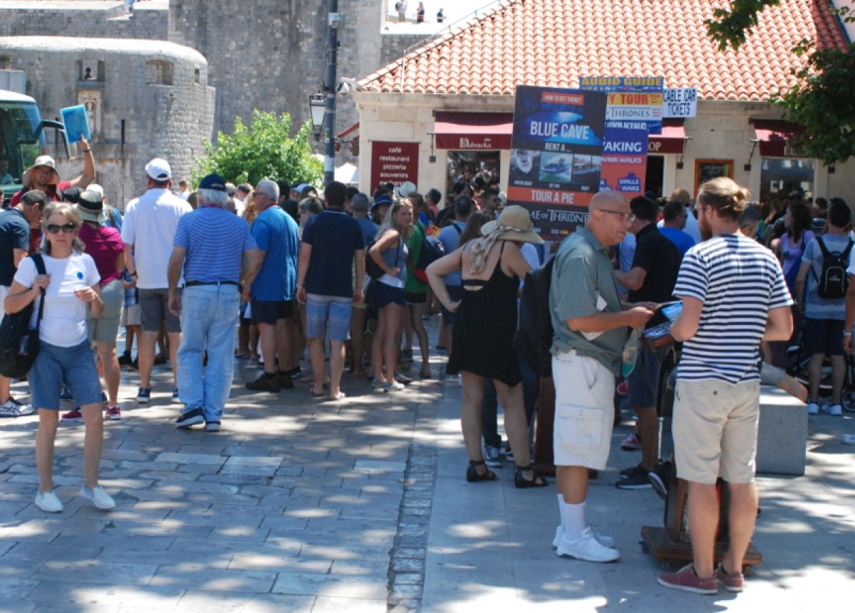 Pohvalno: Franković napokon uklanja info pultove s Pila, Trga oružja i Buže