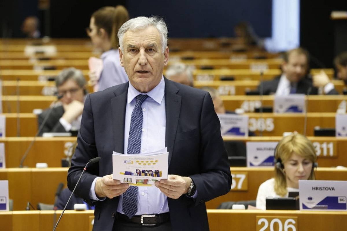Dobroslavić u Bruxellesu: Nužno je ukloniti žilet-žicu s granica između država