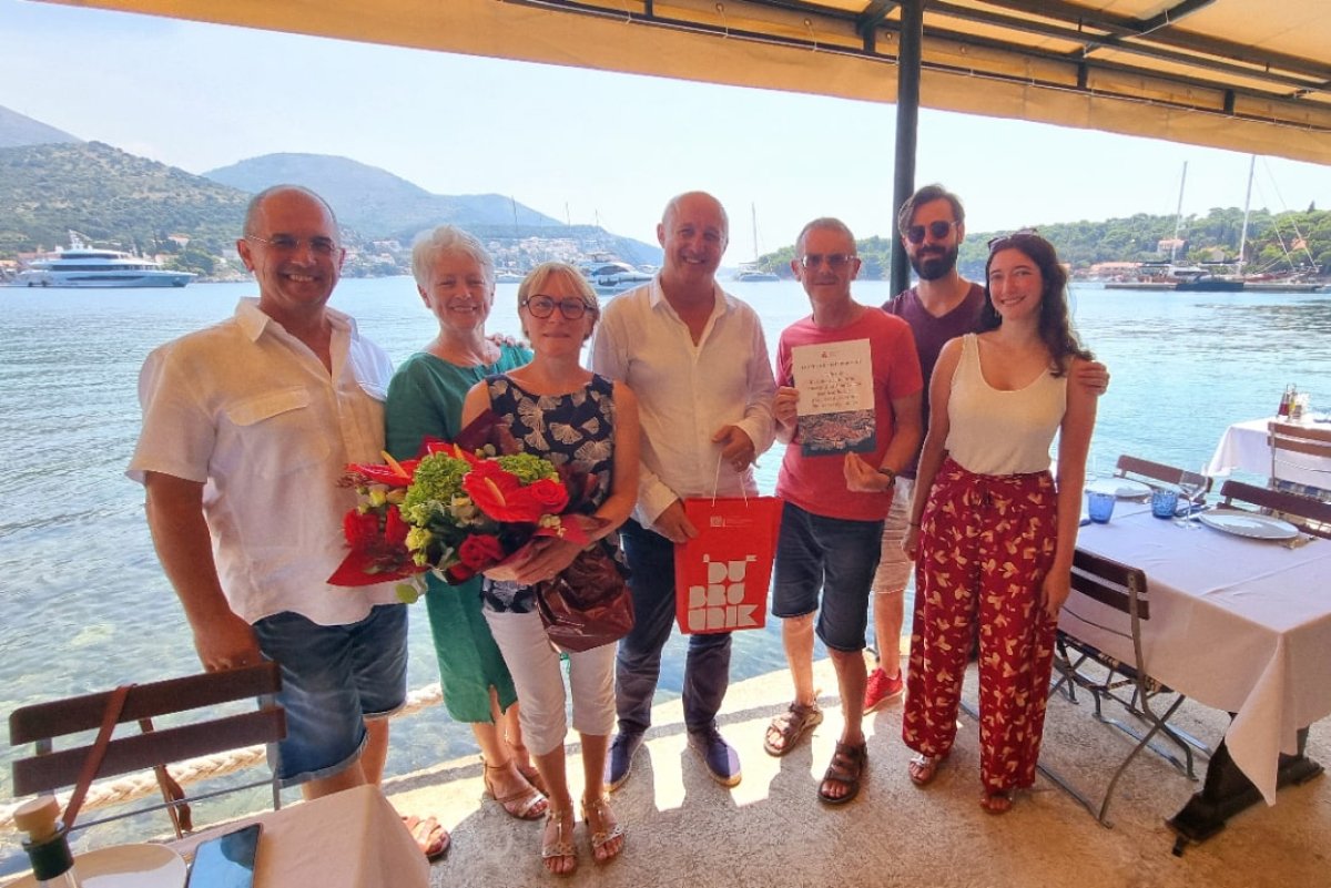 ZAHVALNICA DUGOGODIŠNJIM GOSTIMA, 20 GODINA VJERNI ZATONU