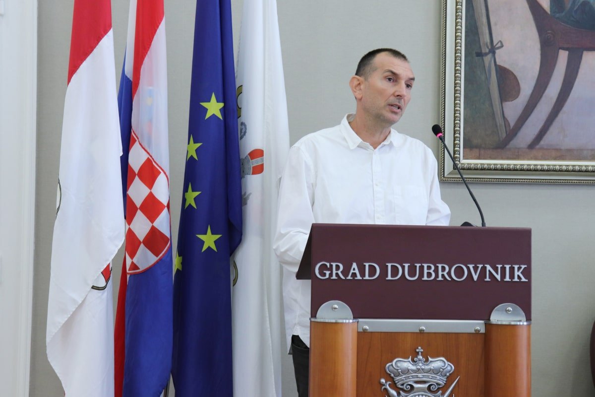 NEMA VIJEĆNIKA KOJEG SE VIŠE VRIJEĐALO, A NEKI SU MU SE I SEKSUALNO NUDILI