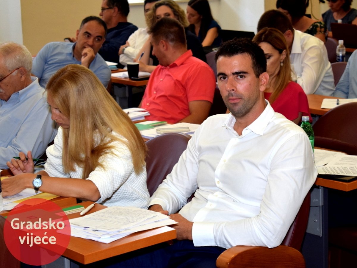 Raguž uz raspravu o rebalansu proračuna: Dajemo milijune kuna za kulturne trendove koji su prodavanje magle