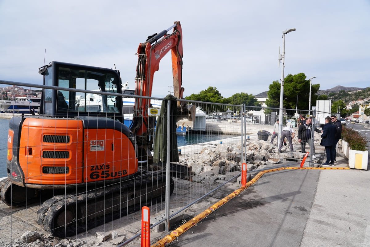 POČELI RADOVI NA DRVOREDU U GRUŽU, SADIT ĆE SE GLEDIČIJE, KOŠĆELE I PALME