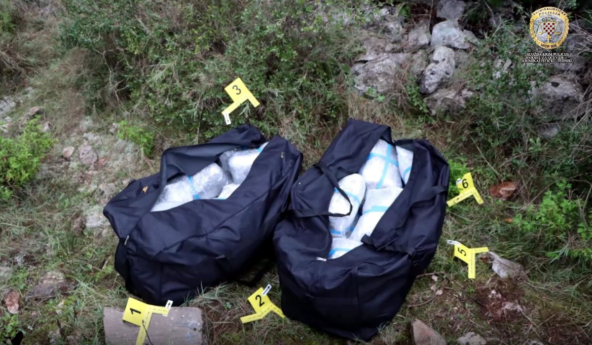 Dvojica Crnogoraca u šumi u Konavlima na preuzimanje ostavili više od 40 kg marihuane