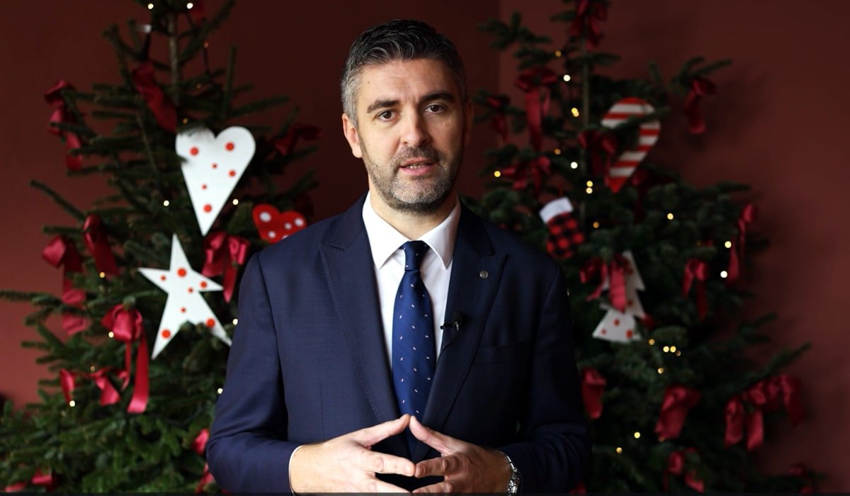 GRADONAČELNIK MATO FRANKOVIĆ UPUTIO JE SUGRAĐANIMA NOVOGODIŠNJU VIDEO ČESTITKU
