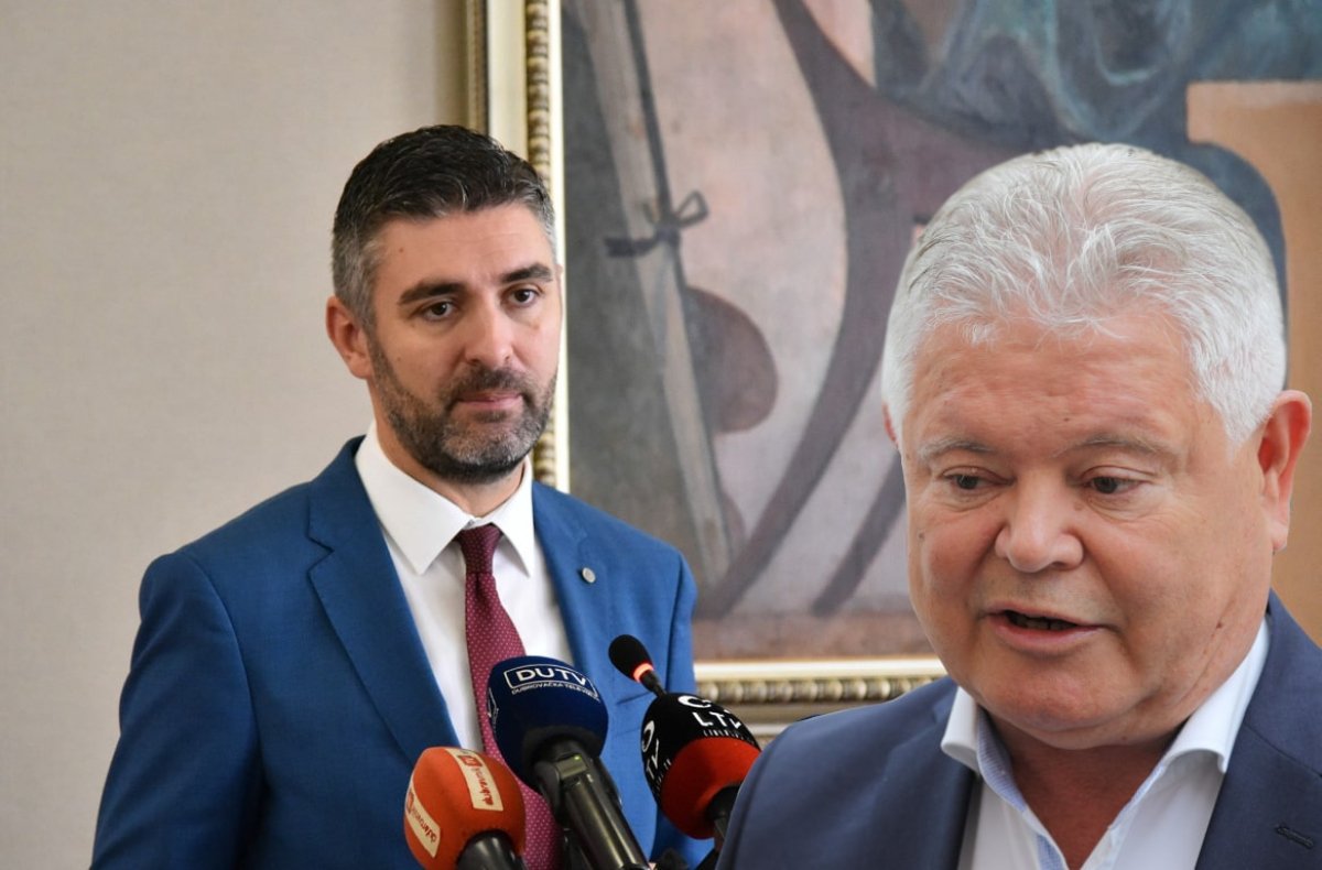 FRANKOVIĆ OČITAO LEKCIJU „APARTMANDŽIJI” VLAHUŠIĆU