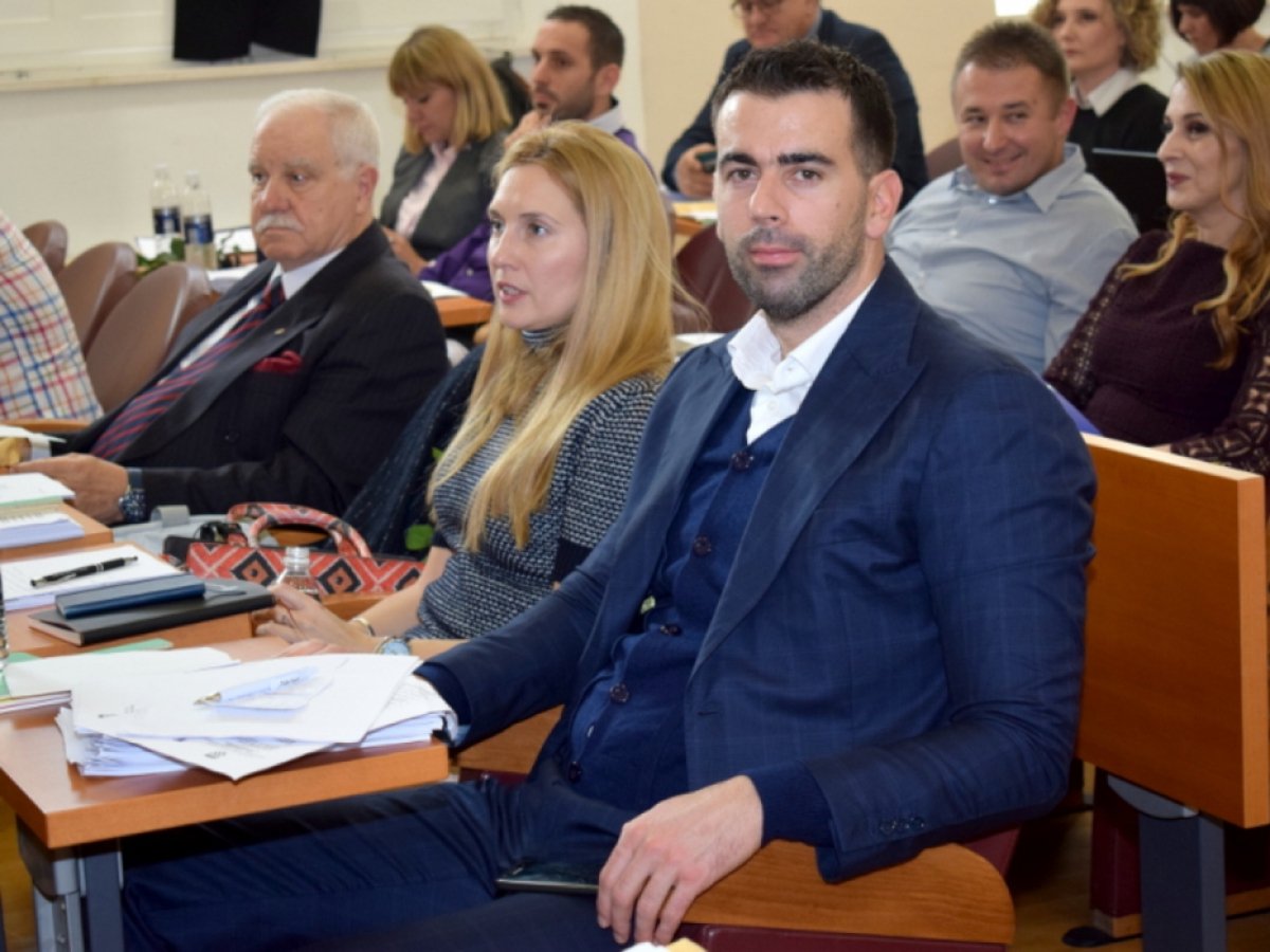 DUSTRA: Roditeljima treba omogućiti rad od kuće