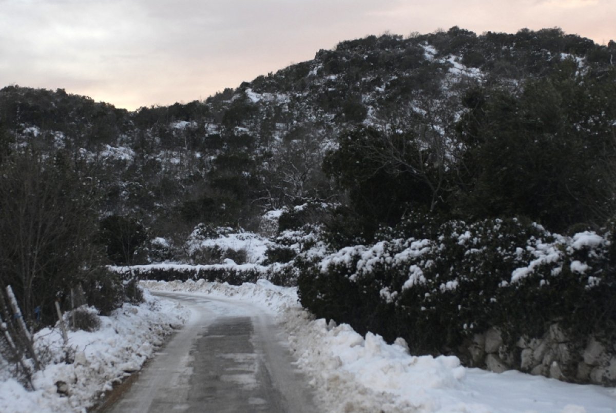 Ponovo padao snijeg u Konavlima; moguća opasnost od poledice