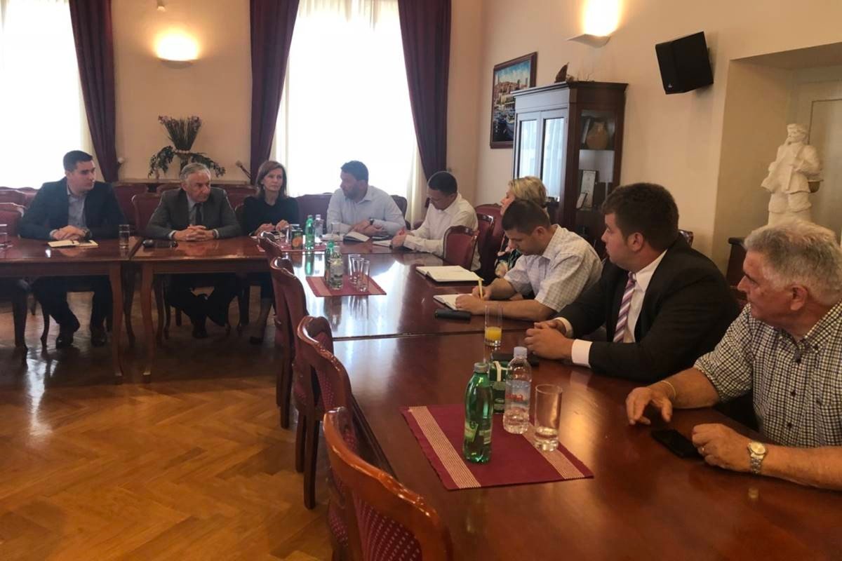 Županijski čelnici na Korčuli se sastali s otočkim načelnicima i gradonačelnikom