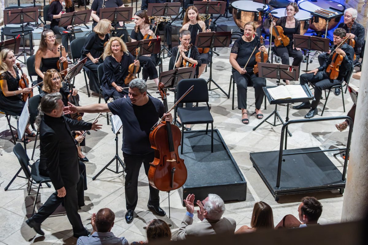 DSO POD RAVNANJEM MAESTRA ZAJCEVA I UZ VIOLONČELISTA JASENA CHELFIJA ZAPOČEO CIKLUS JESENSKIH KONCERATA