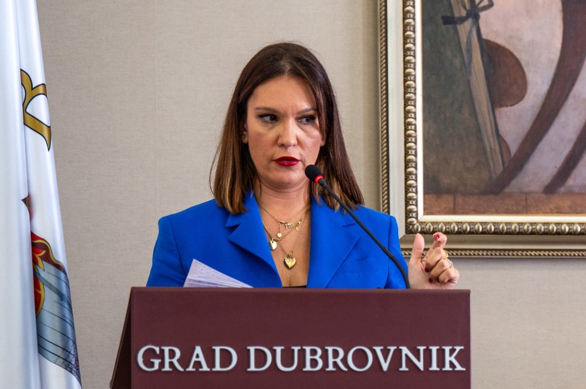 SKOKNULA DO BRUXELLESA, A NA SJEDNICI HTJELA SUDJELOVATI ZOOMOM, NE IDE TO TAKO, VRIJEME KORONE JE ZAVRŠILO