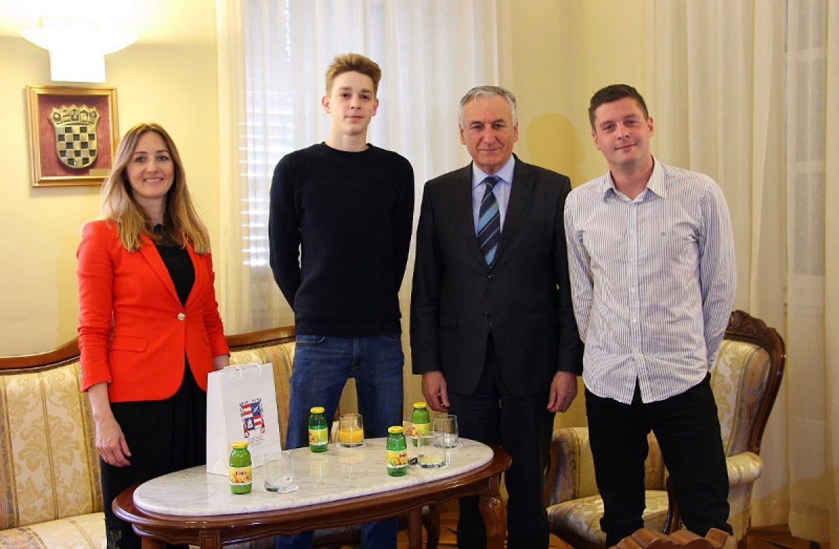 Župan Dobroslavić primio trostrukog kadetskog prvaka Hrvatske u plivanju Maria Šurkovića