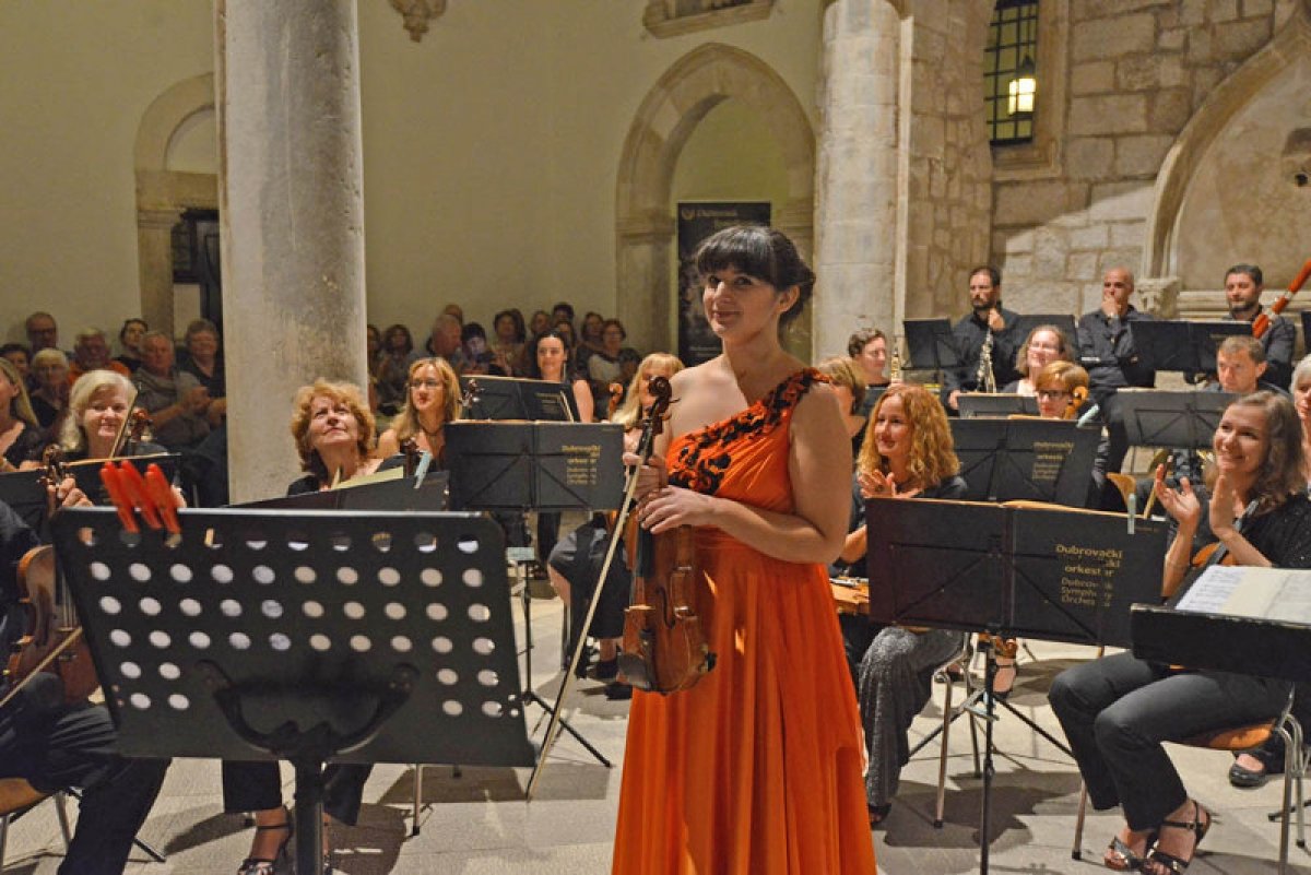 Violinistica Đana Kahriman večeras nastupa u Dvoru