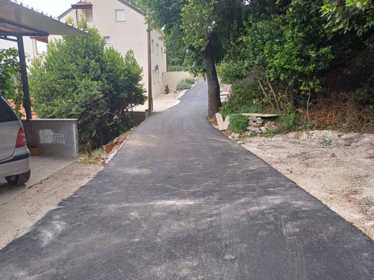 SANIRANA CESTA U DRAČEVOM SELU