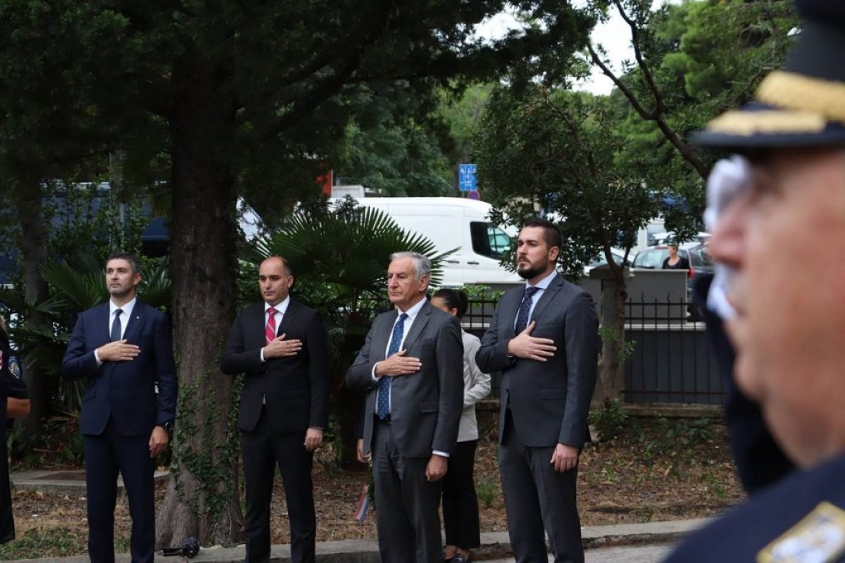Povodom Dana policije ispred zgrade PUDN položeni vijenci i zapaljene svijeće
