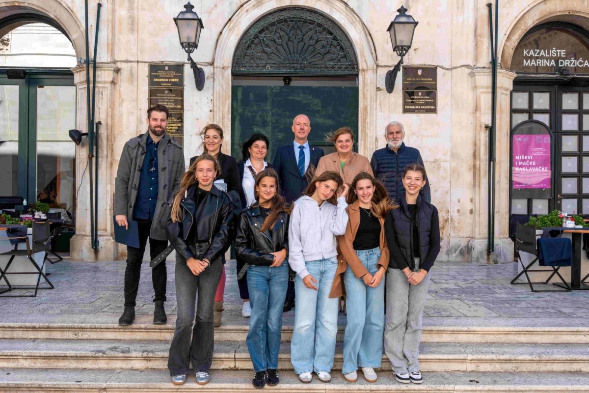 ČLANOVI DJEČJEG GRADSKOG VIJEĆA KOD ZAMJENIKA GRADONAČELNIKA PUZOVIĆA