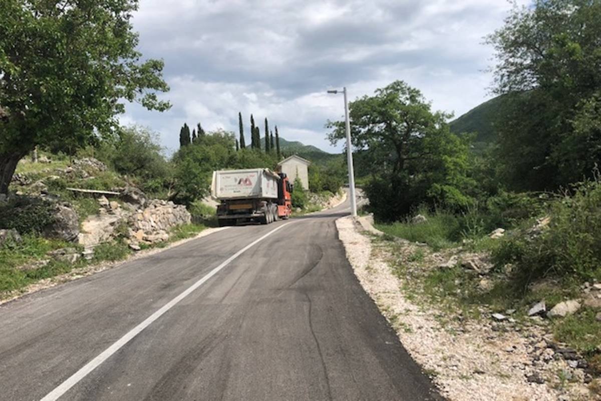 Pri kraju radovi na cesti Stravča - Duba
